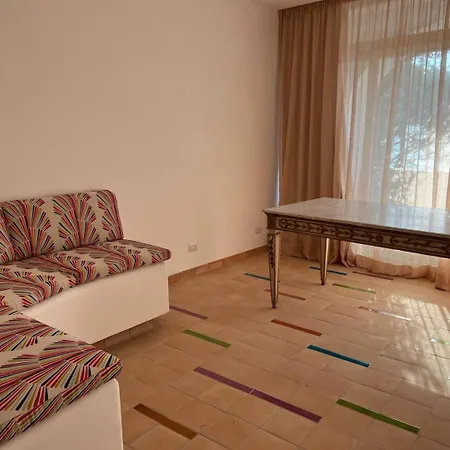 Luna Rosa, * קאפרי