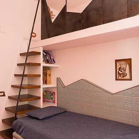 Luna Rossa, Apartment